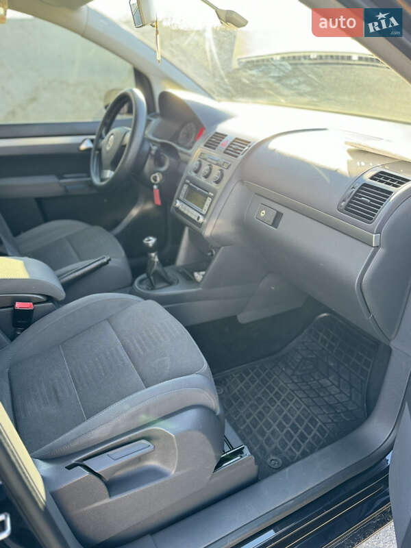 Минивэн Volkswagen Touran 2007 в Днепре