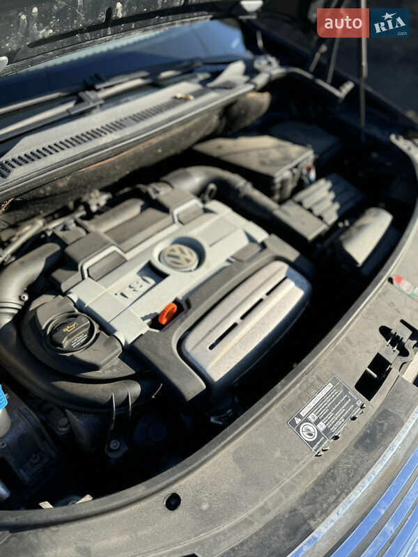 Минивэн Volkswagen Touran 2007 в Днепре