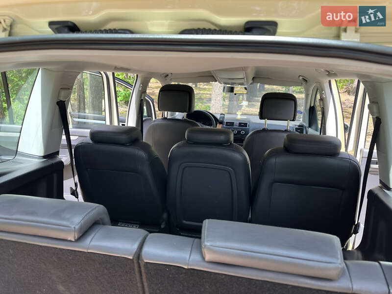 Мінівен Volkswagen Touran 2014 в Березному