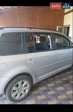 Минивэн Volkswagen Touran 2005 в Тячеве