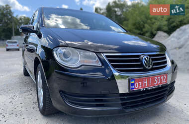 Минивэн Volkswagen Touran 2008 в Хороле