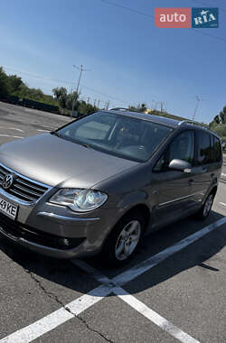 Минивэн Volkswagen Touran 2008 в Киеве