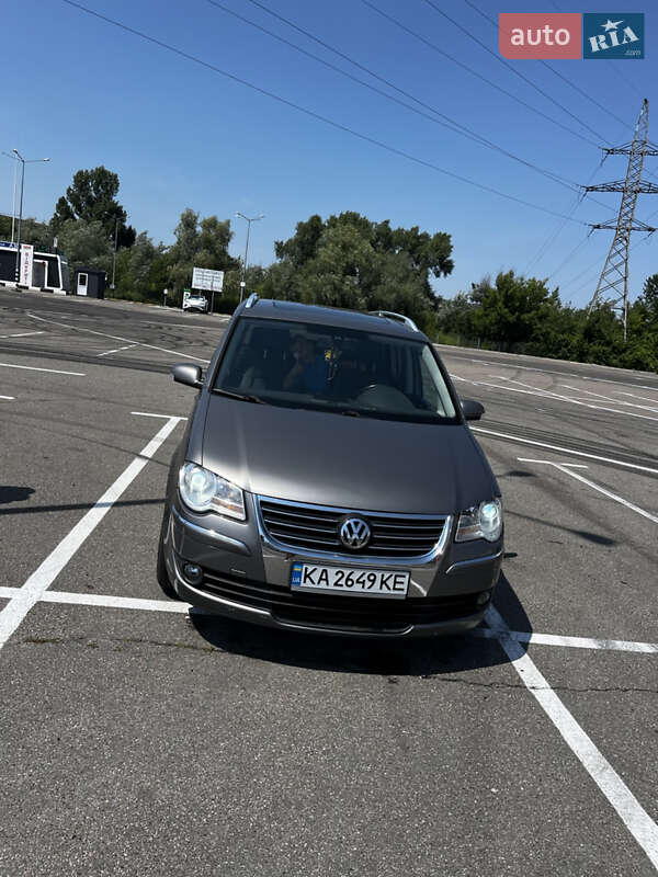 Мінівен Volkswagen Touran 2008 в Києві