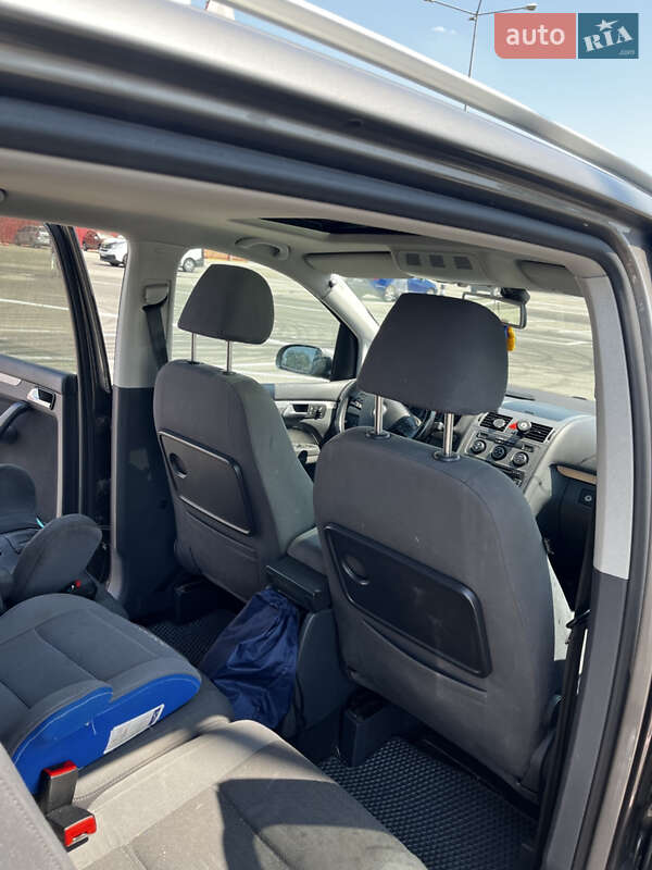 Мінівен Volkswagen Touran 2008 в Києві