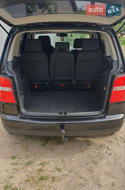Мінівен Volkswagen Touran 2006 в 