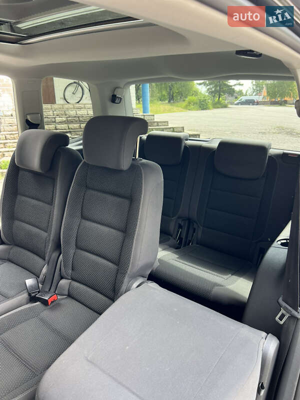 Минивэн Volkswagen Touran 2011 в Сарнах