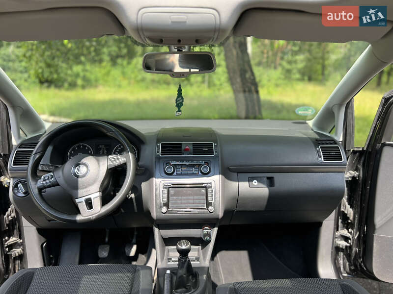 Минивэн Volkswagen Touran 2011 в Сарнах