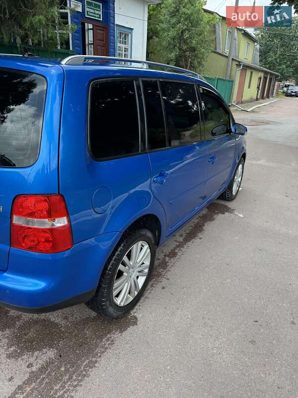 Минивэн Volkswagen Touran 2006 в Овруче