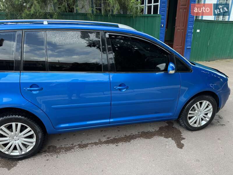 Минивэн Volkswagen Touran 2006 в Овруче