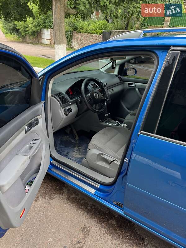Минивэн Volkswagen Touran 2006 в Овруче