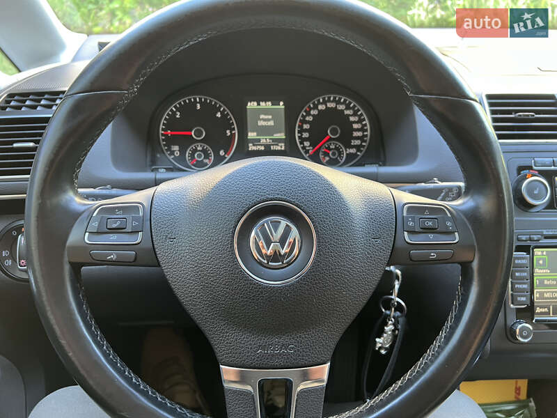 Минивэн Volkswagen Touran 2011 в Киеве