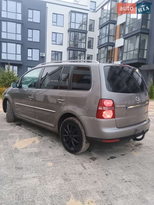 Мінівен Volkswagen Touran 2008 в Рівному