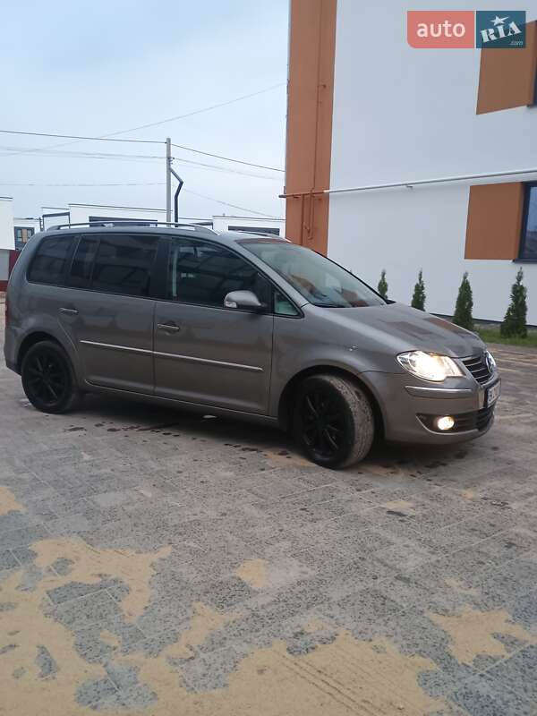 Мінівен Volkswagen Touran 2008 в Рівному