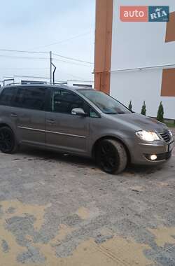 Минивэн Volkswagen Touran 2008 в 