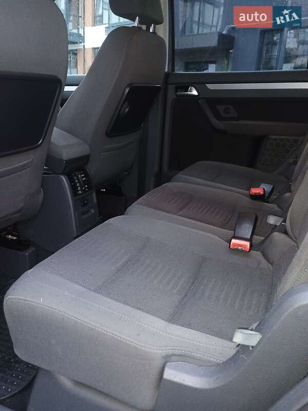 Мінівен Volkswagen Touran 2008 в Рівному