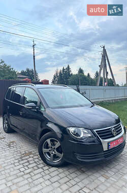 Мінівен Volkswagen Touran 2010 в Житомирі