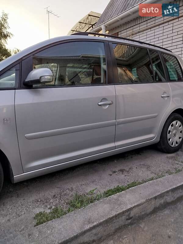 Минивэн Volkswagen Touran 2004 в Гайсине