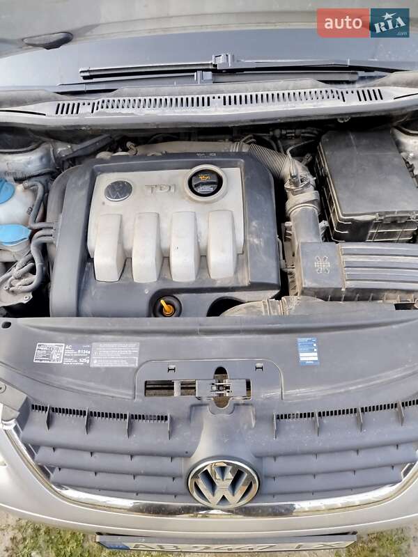 Минивэн Volkswagen Touran 2004 в Гайсине