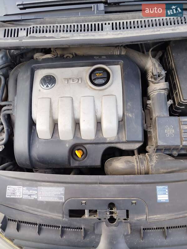 Минивэн Volkswagen Touran 2004 в Гайсине