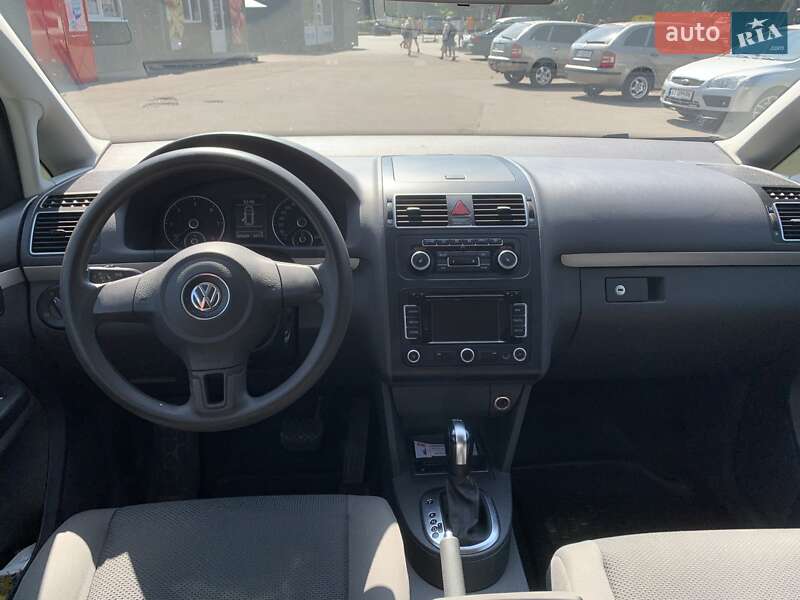 Минивэн Volkswagen Touran 2011 в Ружине