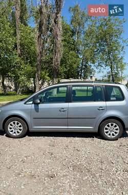 Минивэн Volkswagen Touran 2009 в Сахновщине