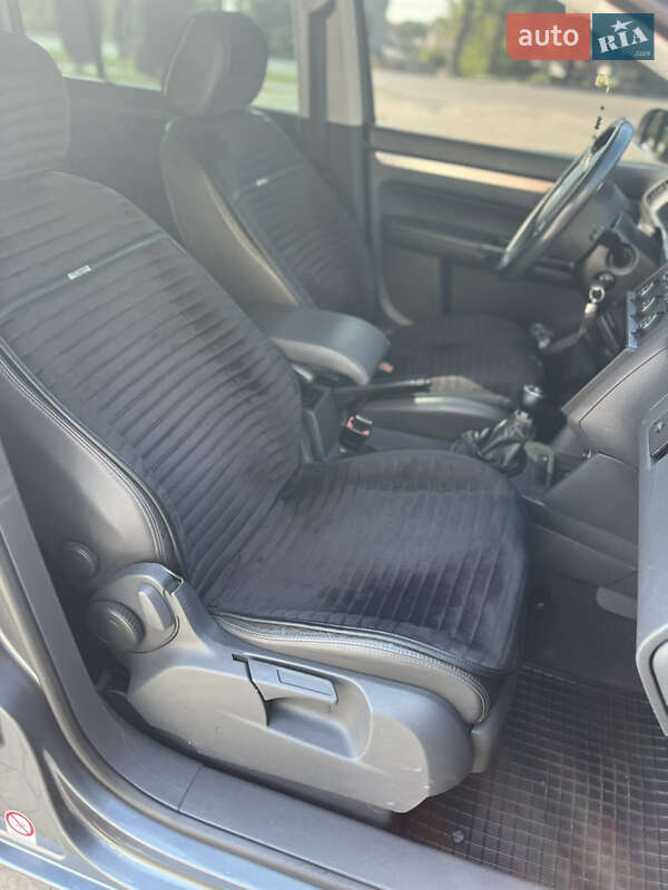 Минивэн Volkswagen Touran 2004 в Ивано-Франковске