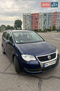 Минивэн Volkswagen Touran 2010 в Киеве