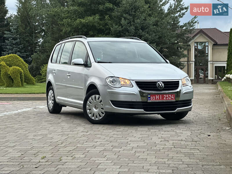 Минивэн Volkswagen Touran 2007 в Сарнах