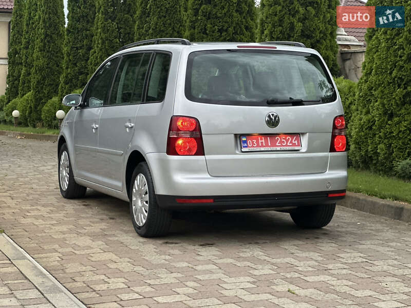 Минивэн Volkswagen Touran 2007 в Сарнах