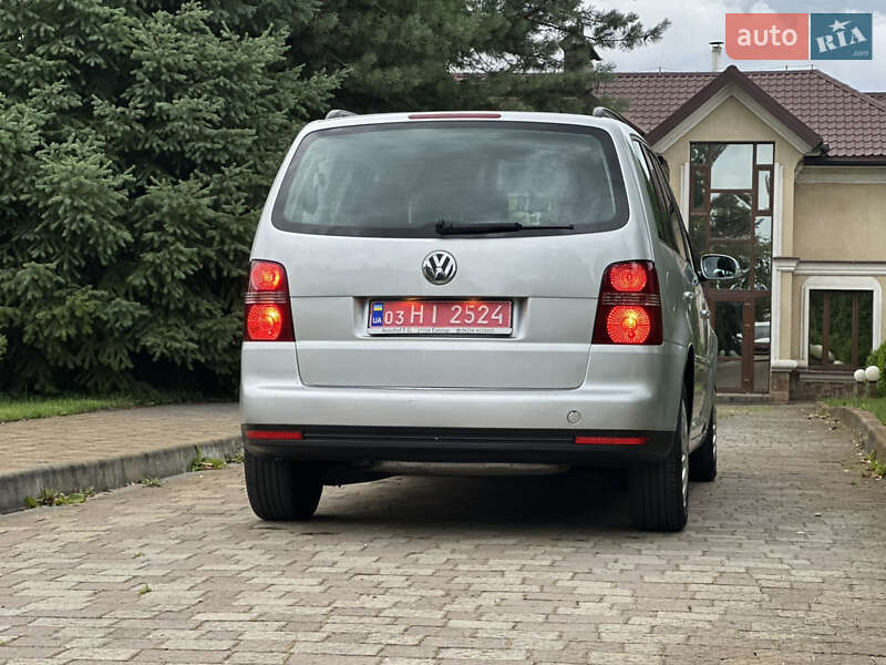 Минивэн Volkswagen Touran 2007 в Сарнах