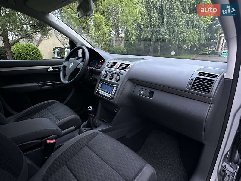 Минивэн Volkswagen Touran 2007 в Сарнах