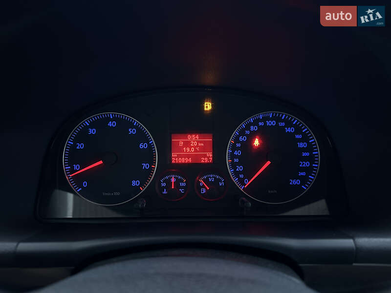 Минивэн Volkswagen Touran 2007 в Сарнах