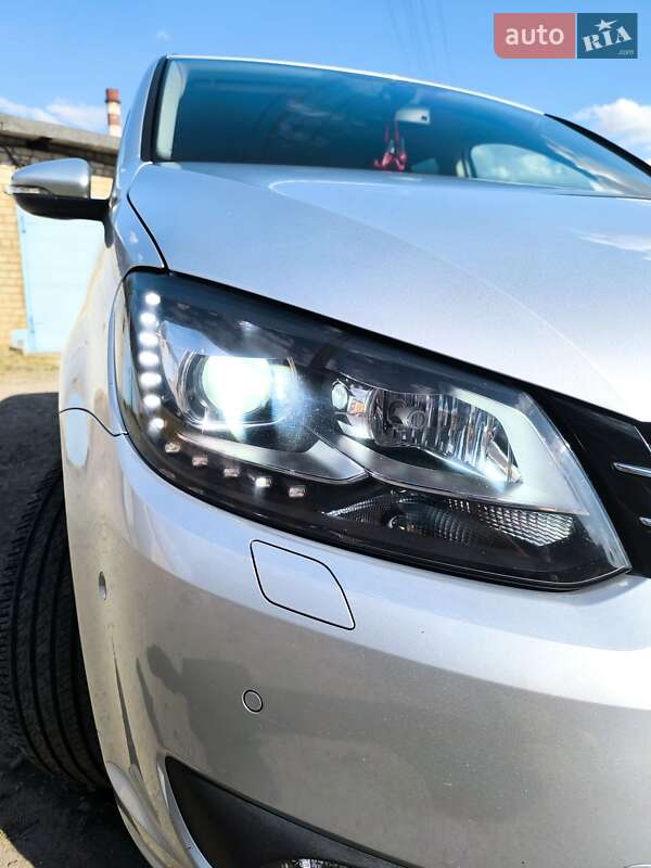 Минивэн Volkswagen Touran 2013 в Кривом Роге