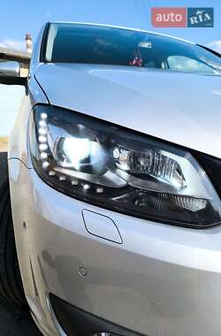 Мінівен Volkswagen Touran 2013 в 