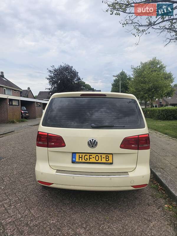 Минивэн Volkswagen Touran 2014 в Харькове