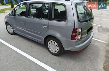 Мінівен Volkswagen Touran 2008 в Чернівцях