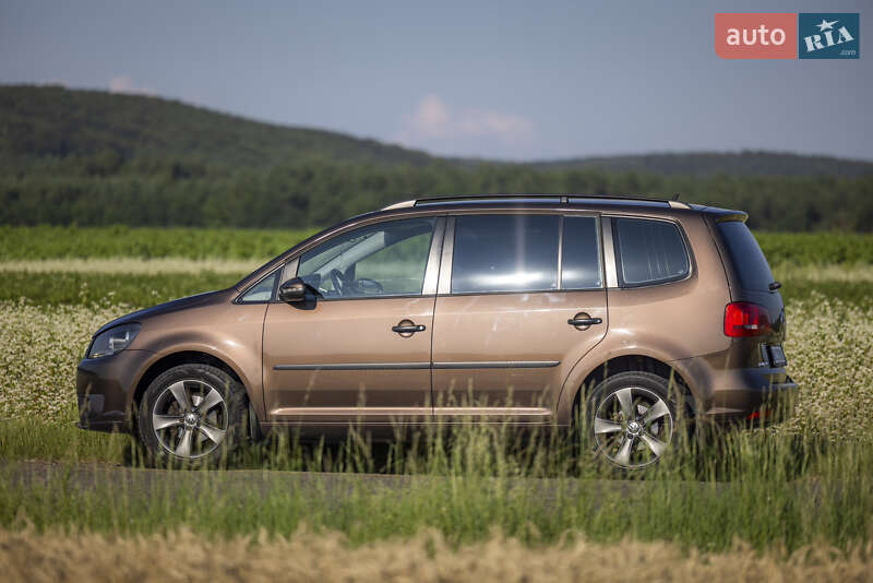 Мінівен Volkswagen Touran 2014 в Золочеві