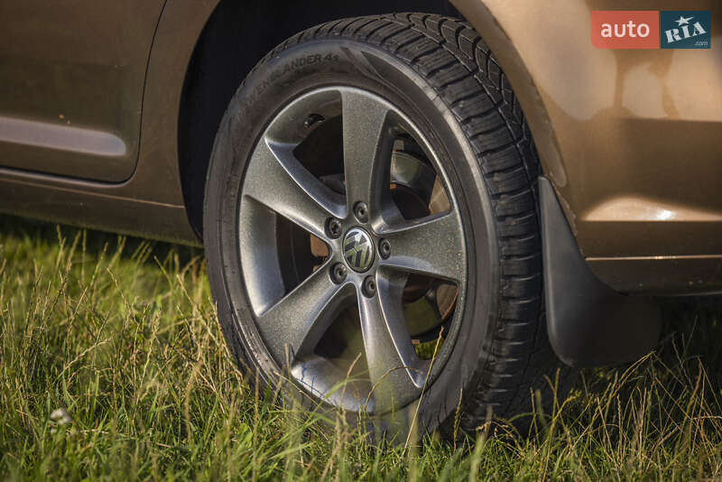 Мінівен Volkswagen Touran 2014 в Золочеві