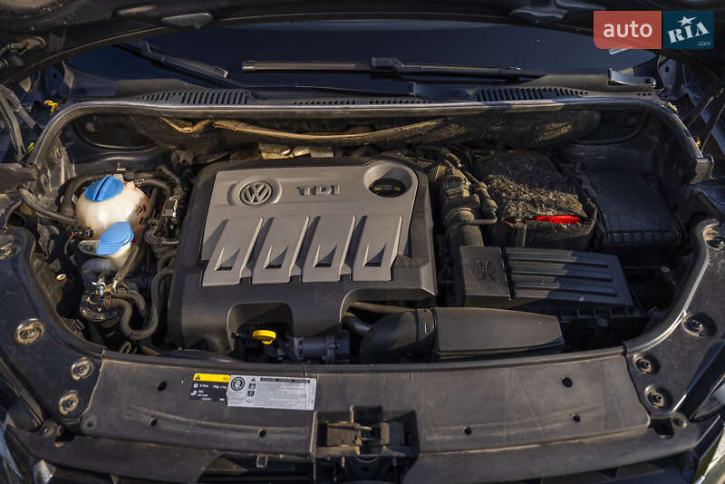 Мінівен Volkswagen Touran 2014 в Золочеві
