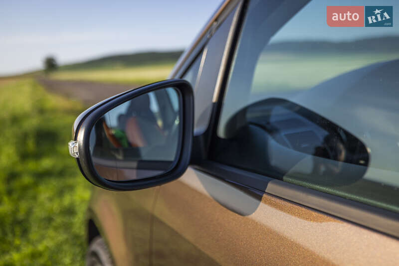 Мінівен Volkswagen Touran 2014 в Золочеві