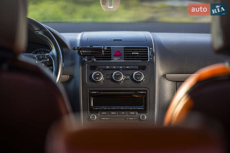 Мінівен Volkswagen Touran 2014 в Золочеві