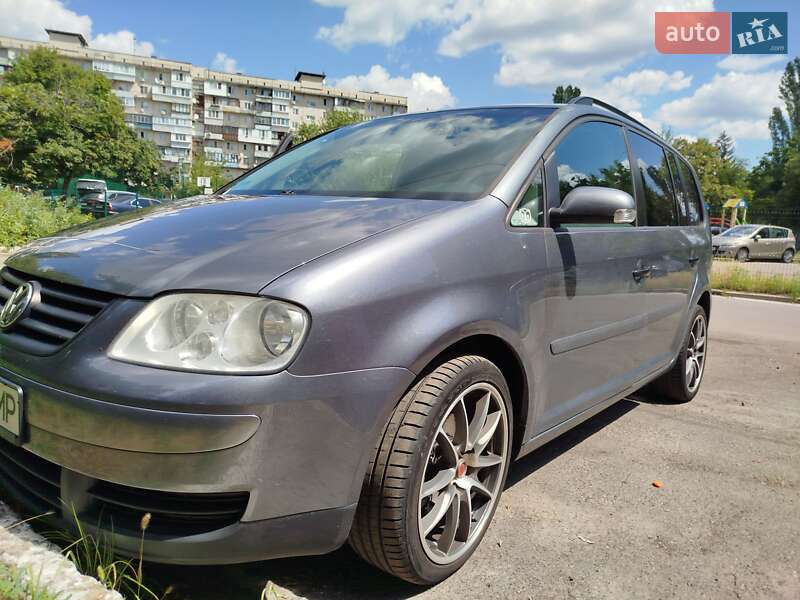 Минивэн Volkswagen Touran 2004 в Киеве
