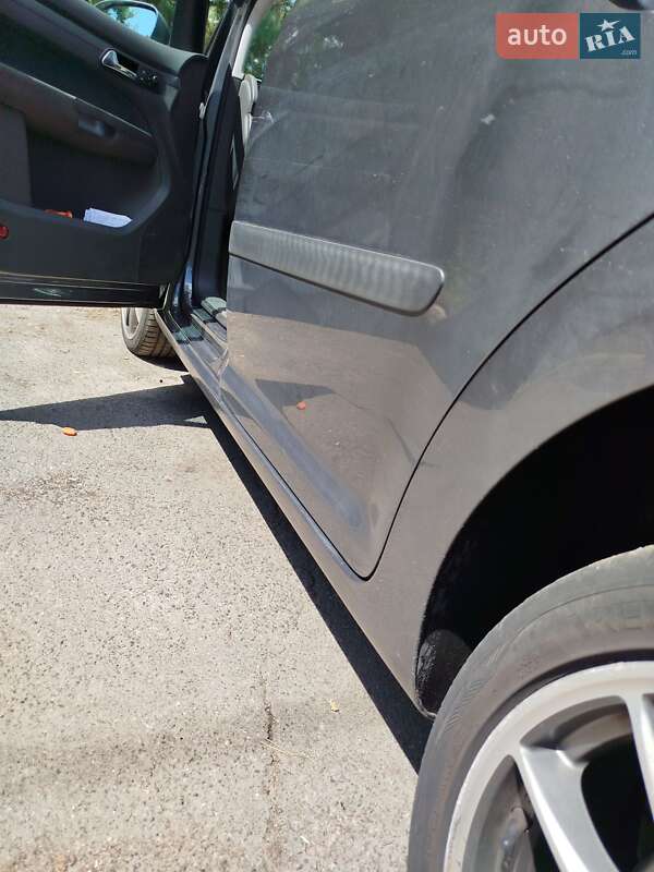 Минивэн Volkswagen Touran 2004 в Киеве