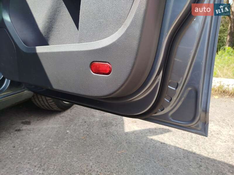 Минивэн Volkswagen Touran 2004 в Киеве