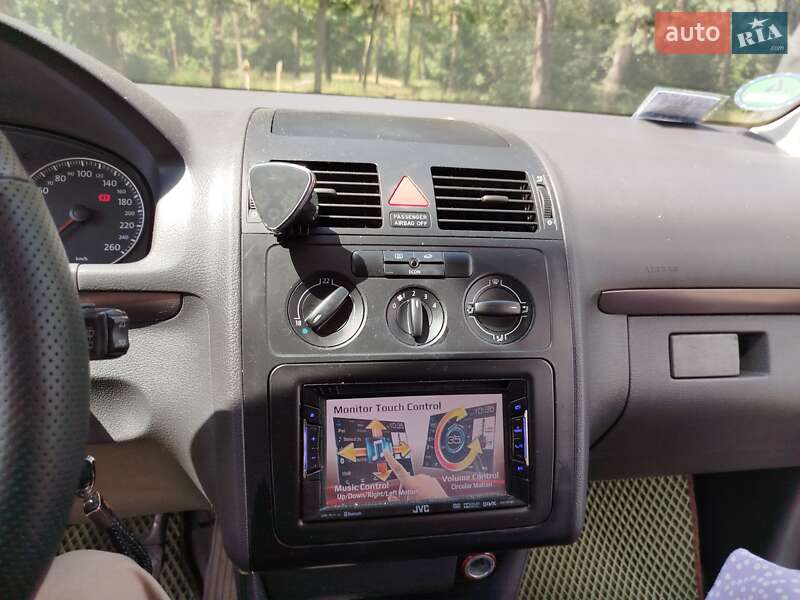 Минивэн Volkswagen Touran 2004 в Киеве