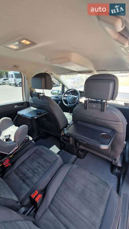 Микровэн Volkswagen Touran 2016 в Запорожье
