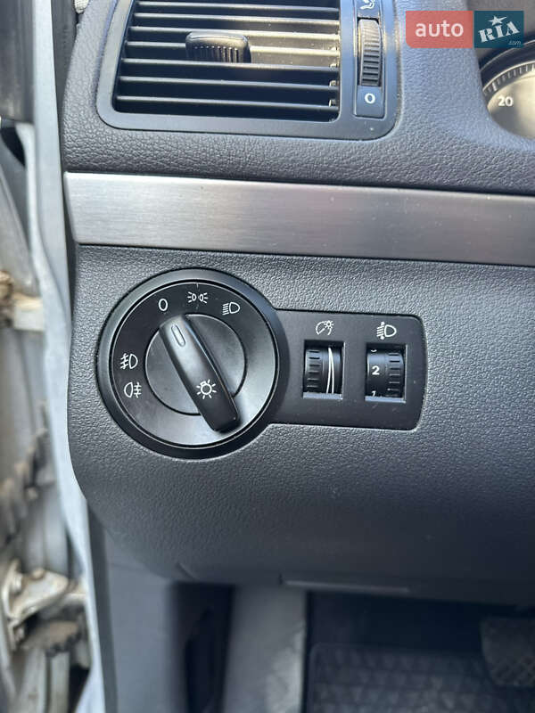 Минивэн Volkswagen Touran 2007 в Каменец-Подольском фото 19 Минивэн Volkswagen Touran 2007 в Каменец-Подольском