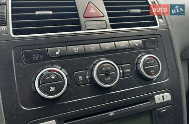 Мінівен Volkswagen Touran 2014 в 