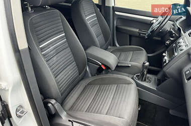 Мінівен Volkswagen Touran 2014 в 