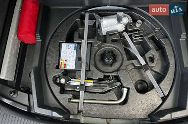 Мінівен Volkswagen Touran 2014 в 